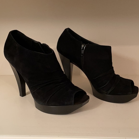 BCBG Black Suede platform Peep Toe Bootie size 7. - Picture 1 of 7